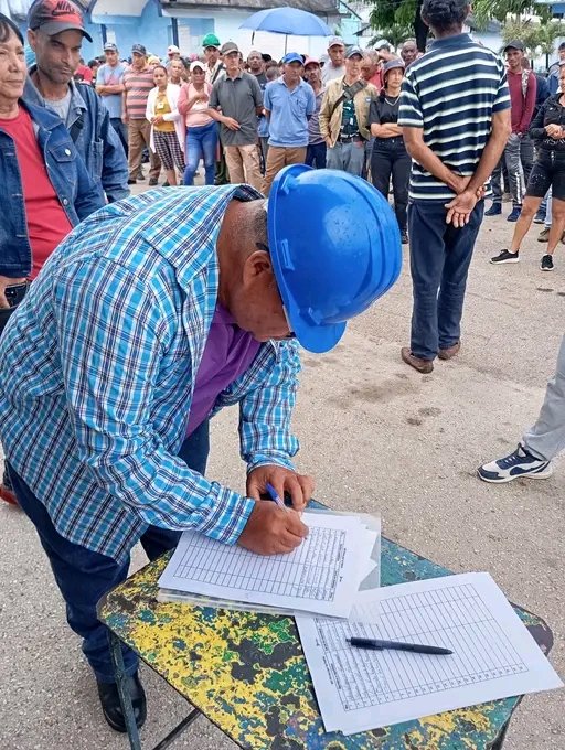 #CTCGRANMA <a href="/GalanCuba/">Eddie Galán Jiménez Cuba</a> La empresa agroindustrial Arquímedes Colima firma hoy su respaldo a la revolución y sus conquistas   #ProvinciaGranma   #MiFirmaPorlaPatria #LaPatriaseDefiende