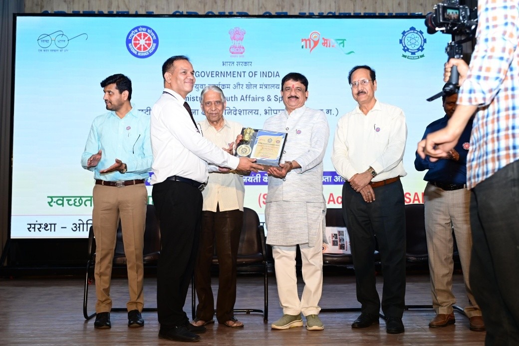 NSSRDBhopal's tweet photo. @NSSRDBhopal द्वारा ओरिएंटल कॉलेज ऑफ टेक्नोलॉजी, भोपाल में 2 दिवसीय “स्वच्छता एक्शन प्लान” कार्यशाला का सफल आयोजन किया गया।
आयोजन में मुख्य वक्ता श्री @Alok_SharmaBJP जी सांसद भोपाल ने स्वच्छता के महत्व पर अपने विचार व्यक्त किए और जागरूकता बढ़ाने का संदेश दिया।
@_NSSIndia https://t.co/JFAPyjWZC9