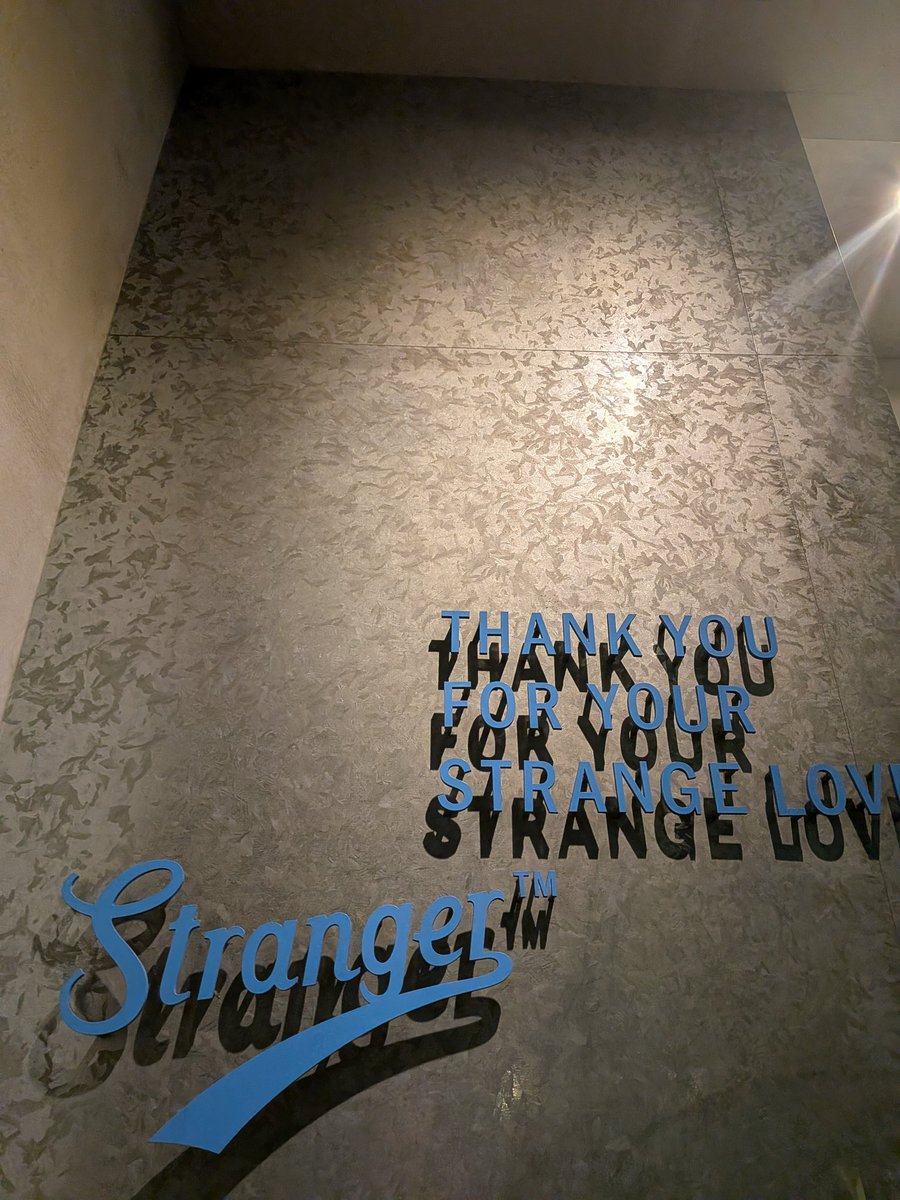 hamihami302's tweet image. 帰りがけモヤッとすることがあり
やっぱり映画観て帰ろうと
#Stranger さんへ
美味しいコーヒーいただきながら
#かもめ食堂
観て幸せな気分になり
やっぱりこの場所来ないと
心乱れたままなのよ
また私の乱れた心が
救われた