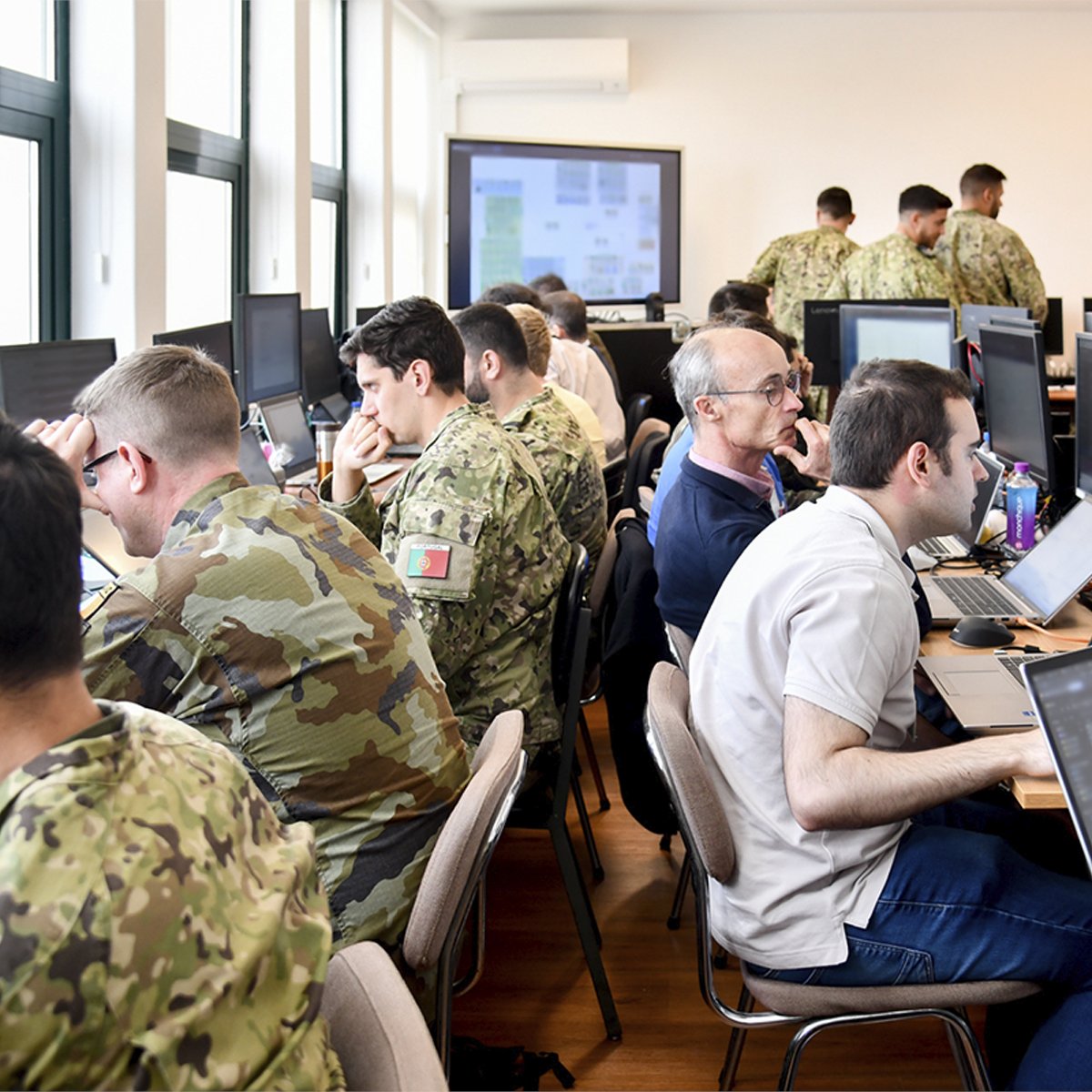 emgfa_oficial's tweet photo. As Forças Armadas Portuguesas marcaram presença no maior exercício internacional de ciberdefesa 🛡️

🔗Mais em https://t.co/rywIiLQMM9

@MarinhaPT 
@Exercito_pt 
@fap_pt 

#ForçasArmadasPortuguesas #LockedShields2026 #LS26 #Ciberdefesa #CyberSecurity #Prontidão #Cooperação https://t.co/oHg8Kc2qyZ