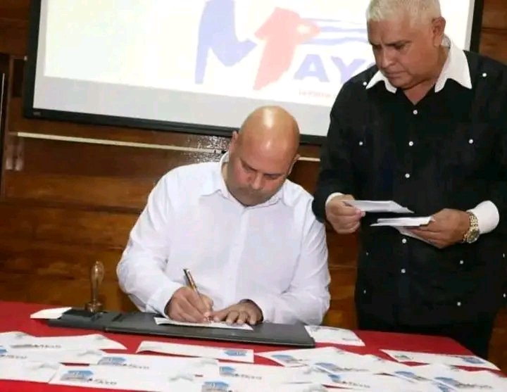 🇨🇺Participamos en la cancelación de un sello postal conmemorativo por el #1Mayo una de las actividades principales para festejar, por muy difíciles que sean los tiempos, el Día Internacional de los Trabajadores.

#LaPatriaSeDefiende