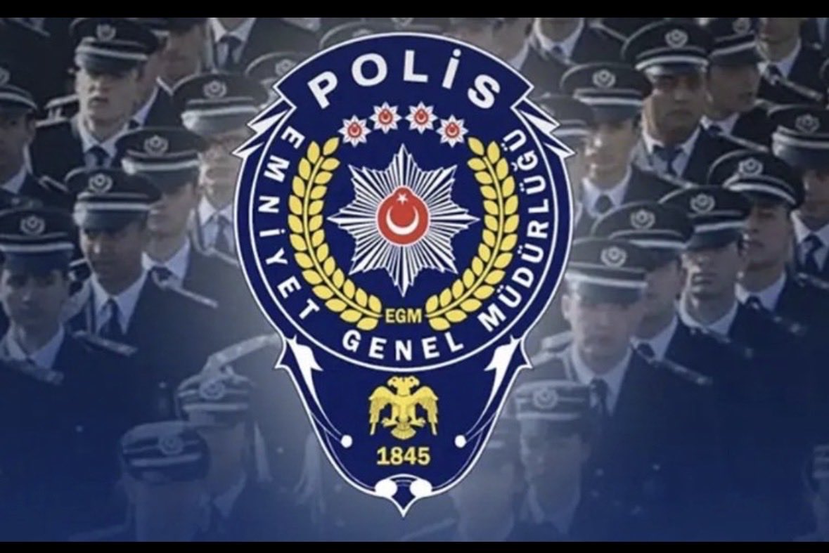 KaraKalemPLS's tweet photo. 📢 27 Nisan Pazartesi | 19:00
Kıymetli meslektaşlarım, değerli kamuoyu;

Biz bu etkinliği haklarımız kaybolsun diye değil, aksine daha adil ve güçlü bir yapıya kavuşsun diye yapıyoruz.
Polis zaten görevde.
 Sorun çalışmak değil, karşılığını almak.
Gelirimizin düşmesine, kazanılmış haklarımızın ortadan kaldırılmasına sessiz kalmayacağız.

📌 Etiket 18:55’te duyurulacaktır. 📌 Disiplinli, saygılı ve kararlı şekilde katılım sağlayalım.
#EmniyeteHakVerin