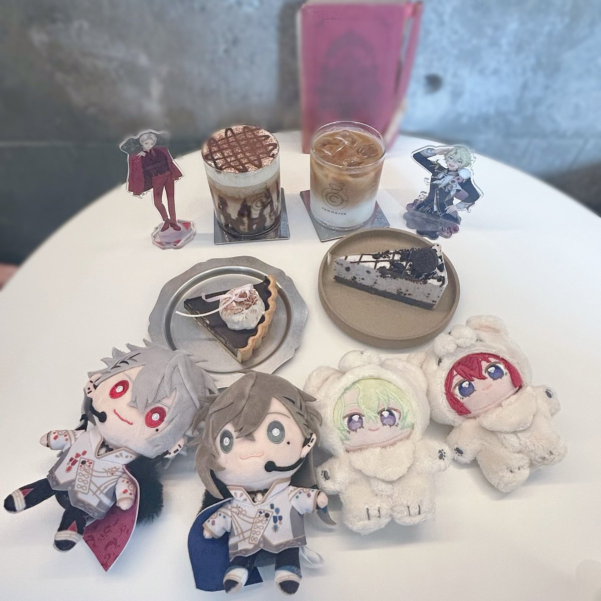 明日の休みは梅田のアニメイトのジャンプフェアとあんスタ行って、ジャンショのアニバーサリー行って、スタバで勉強します！
スタライもあるんでしょ？大阪来る子楽しんでねꯁꯧ
ちょっとでも会えるよって人いたらぜひ声かけて𐔌՞  . .՞ 𐦯♡
私フリーなので(*´˘`*)♡
