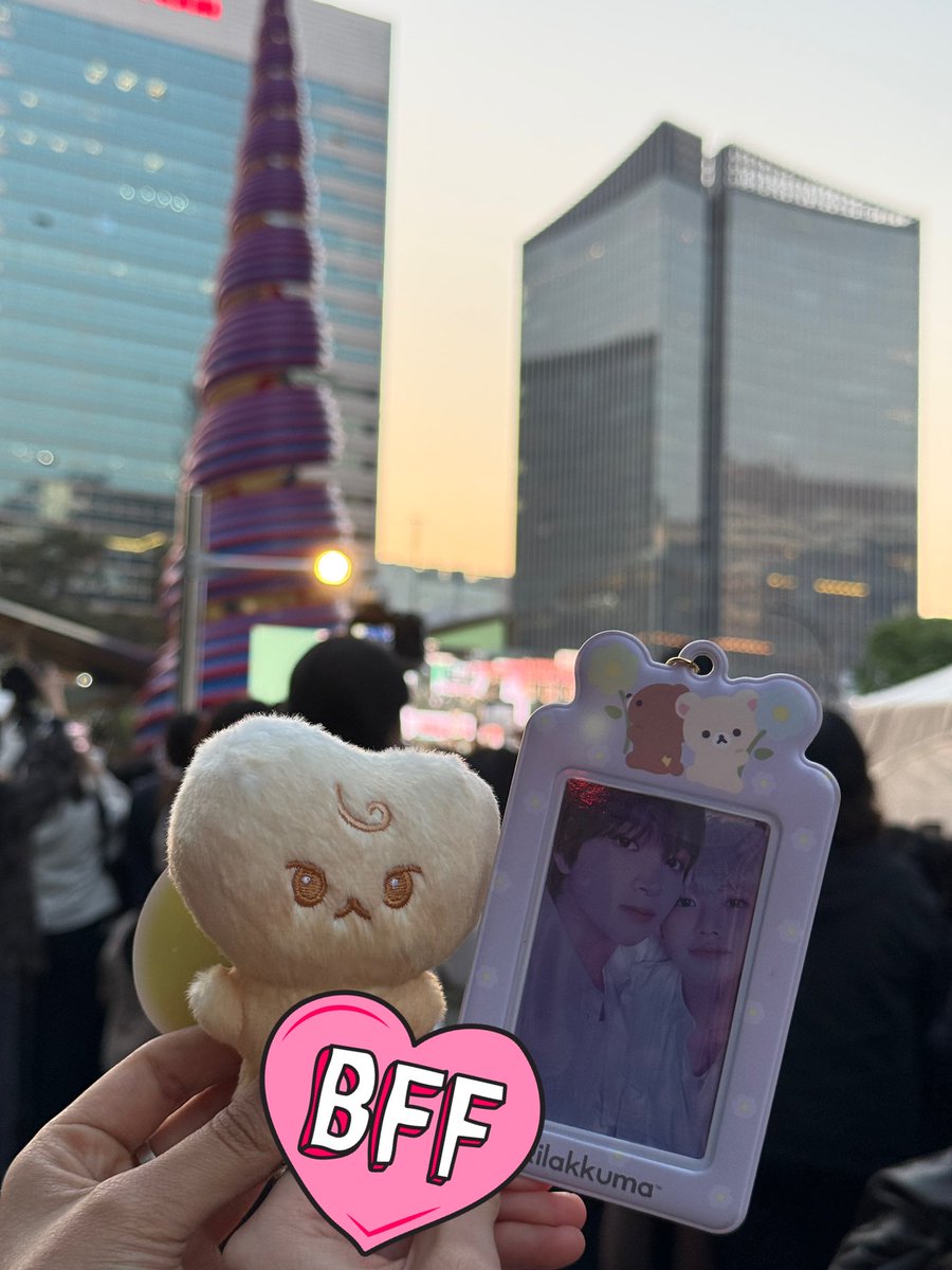 kiinzz4ng's tweet photo. 저 넘 힘들엇어요... 다들 수고햇수다 🫡 https://t.co/JixPnH3Fzh