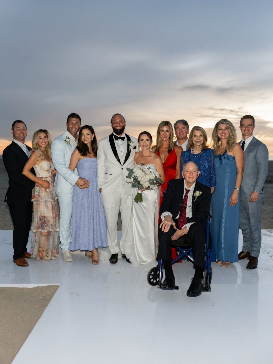 Tim Tebow tweet media