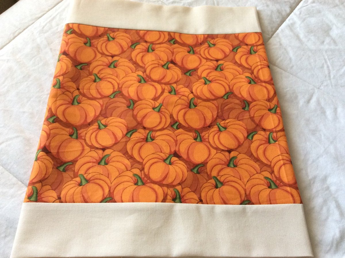 angelhw1956's tweet image. SALE-Pumpkin Thanksgiving Table Runner tuppu.net/79f2b292 #TeaTimeQuiltsnMore #Etsy #DiningRoom