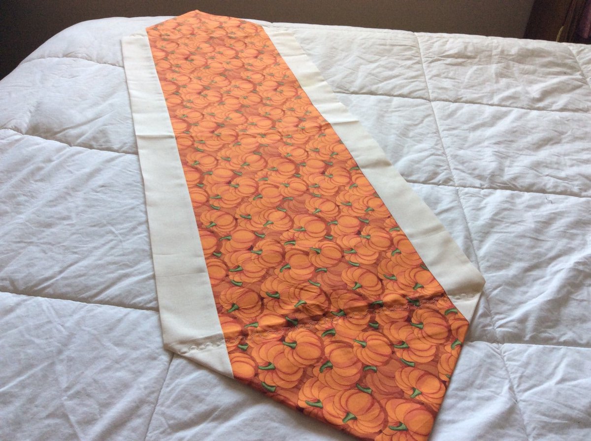 angelhw1956's tweet image. SALE-Pumpkin Thanksgiving Table Runner tuppu.net/79f2b292 #TeaTimeQuiltsnMore #Etsy #DiningRoom