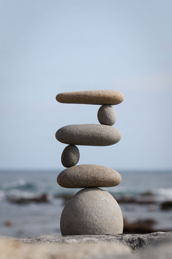 E_Wandja's tweet photo. Certaines choses, situations et conditions de vie valent la peine qu’on se batte pour les améliorer. D’autres, en revanche, exigent simplement de se réinventer, de prendre une nouvelle direction afin de retrouver l’équilibre, s’épanouir et prospérer.

On ne vit qu’une seule fois, et il est judicieux de prendre de bonnes décisions.

Le Zérahïque