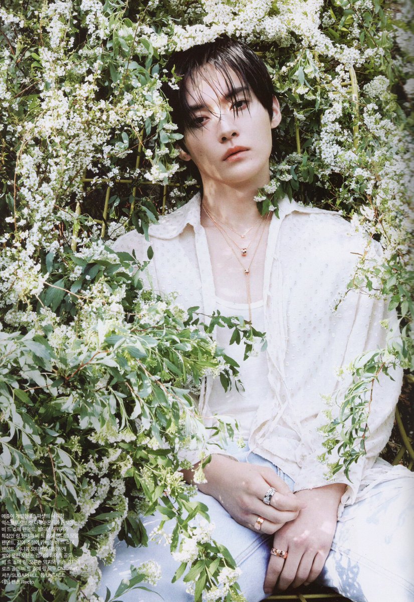 LeeKnowBrasil's tweet image. ↱#PIC 🐰 24.04.26↲ Esse homem é uma obra de arte!!!!!

Mais algumas fotografias do #LEEKNOW para a edição de maio da Marie Claire Korea!!!!

#스트레이키즈 #리노 #LEEKNOW #StrayKids @Stray_Kids 👻

Cr. Little_Freak_K