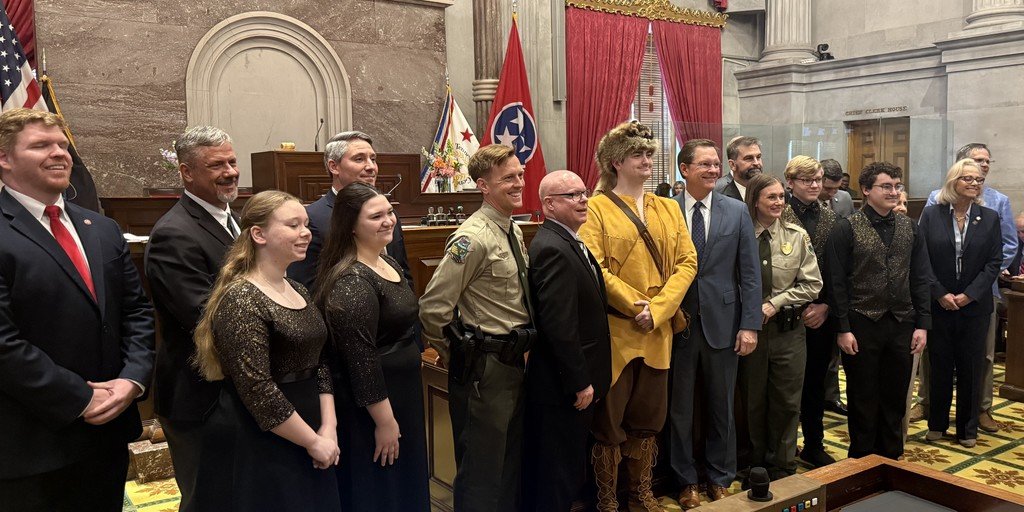 WCDE_TN's tweet photo. Representing Washington County Schools and David Crockett High School, choir students Shaun Dumaine, Journey Higgins, Andrew Lowe, and Attila Zirkle performed the national anthem at the Tennessee State Capitol. https://t.co/7pxqe7uvgn