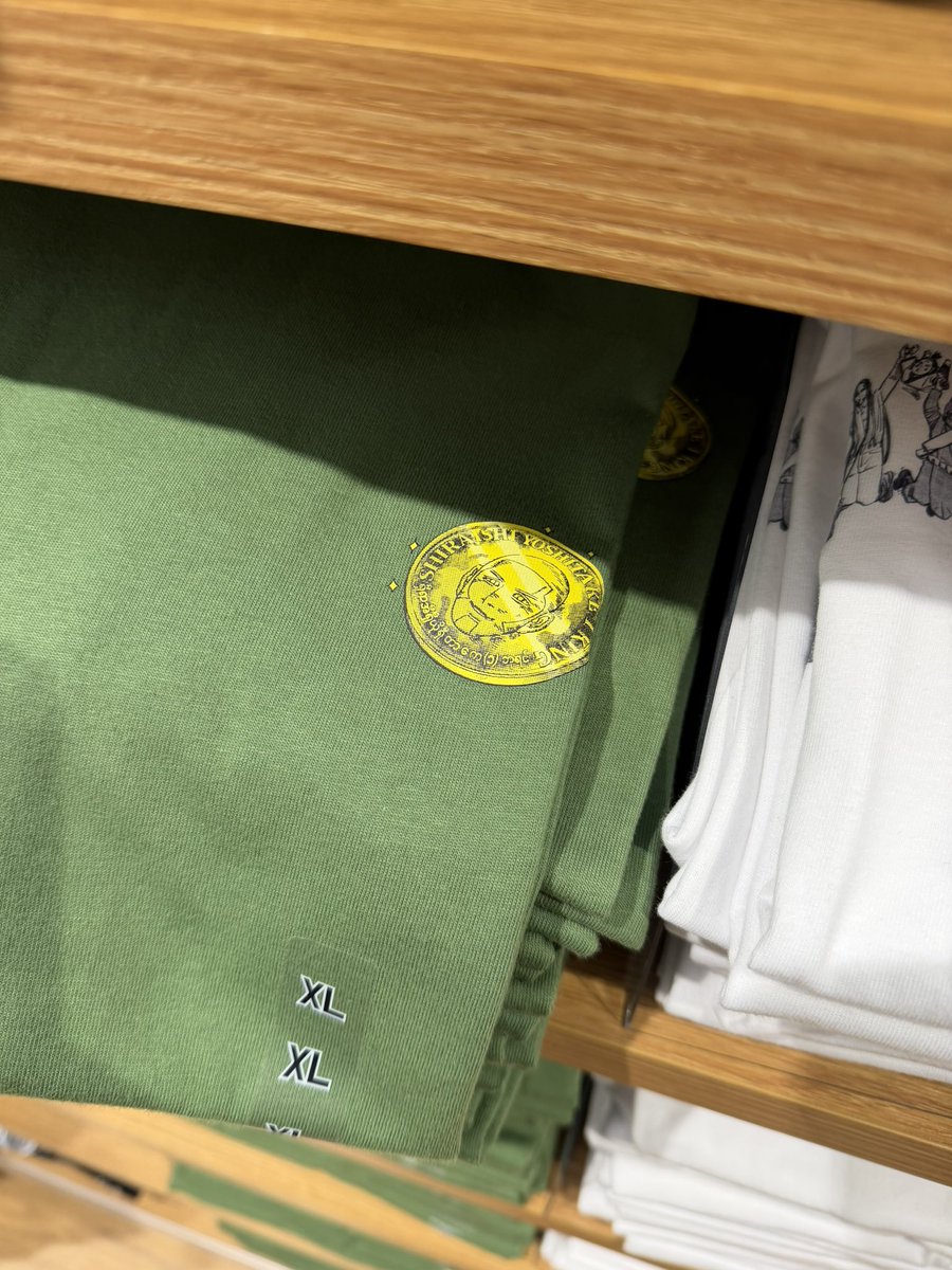 pla_gabu's tweet photo. ユニクロの金カムTシャツ、ネタバレ力高すぎて草 https://t.co/yUe9AwNDF4