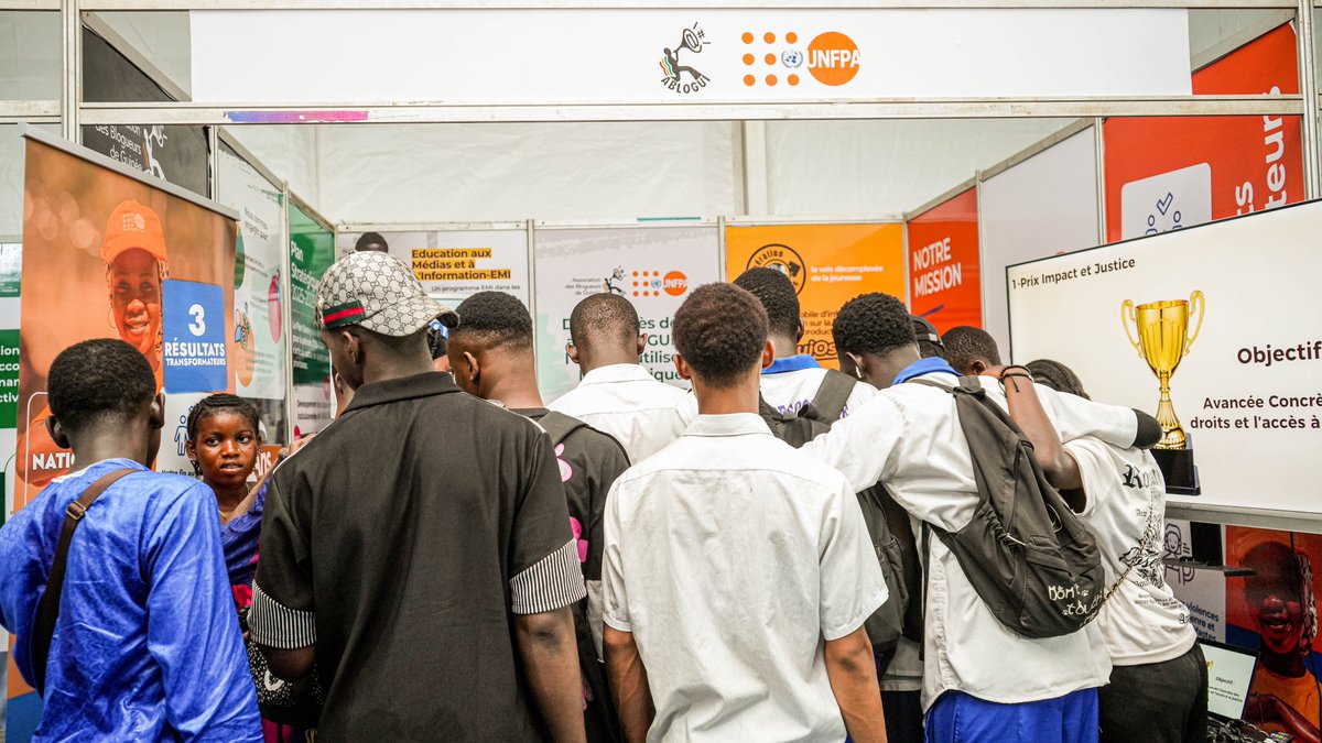 GquiOse's tweet photo. Retrouvez-nous au stand UNFPA - @ABLOGUI pour découvrir GquiOse, une initiative qui met le numérique au service de l’information, de l’éducation et de l’autonomisation des jeunes.
Venez échanger avec nous, plein de cadeaux à remporter !
#GquiOse #ABLOGUI #UNFPA #72hDuLivre https://t.co/OKIWhL69iT