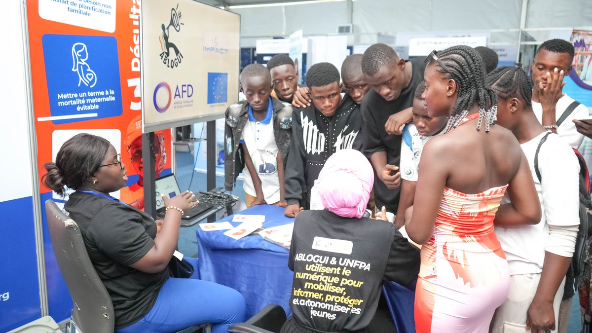 GquiOse's tweet photo. Retrouvez-nous au stand UNFPA - @ABLOGUI pour découvrir GquiOse, une initiative qui met le numérique au service de l’information, de l’éducation et de l’autonomisation des jeunes.
Venez échanger avec nous, plein de cadeaux à remporter !
#GquiOse #ABLOGUI #UNFPA #72hDuLivre https://t.co/OKIWhL69iT