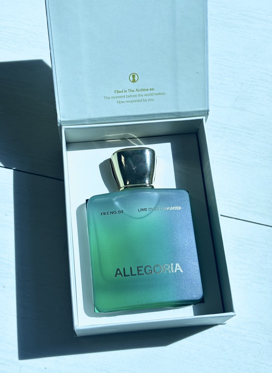 kugybears's tweet photo. Fresh, greeny and calming🥒🍋‍🟩

inisih definisi ‘cewek cool’ dalam bentuk parfum 😎 https://t.co/CtYsWzitKf