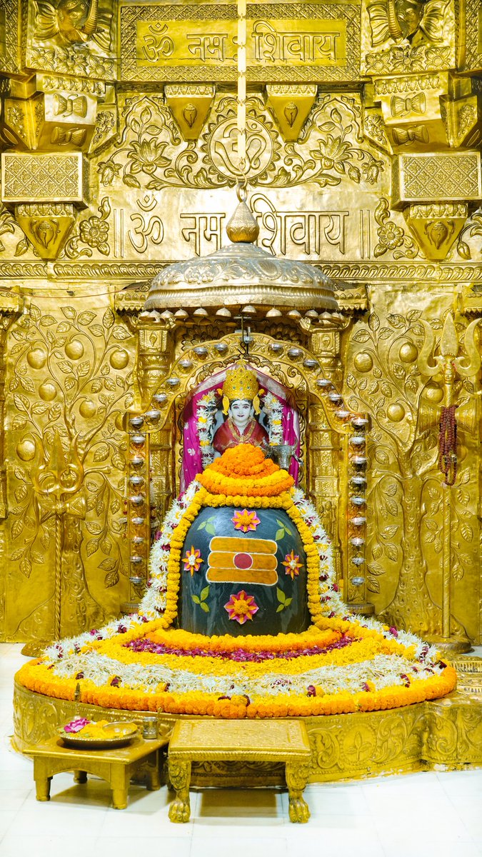 Somnath_Temple's tweet photo. श्री सोमनाथ महादेव मंदिर,
प्रथम ज्योतिर्लिंग - गुजरात (सौ��ाष्ट्र)
दिनांक: 24 अप्रैल 2026, वैशाख शुक्ल अष्टमी - शुक्रवार
सायं शृंगार
04268800
#somnath #mahadev #shivji
#bhakti #somnathlivedarshan #somnathtemple #JaiSomnath #SomnathSwabhimaanParv https://t.co/cVNstoIuSY