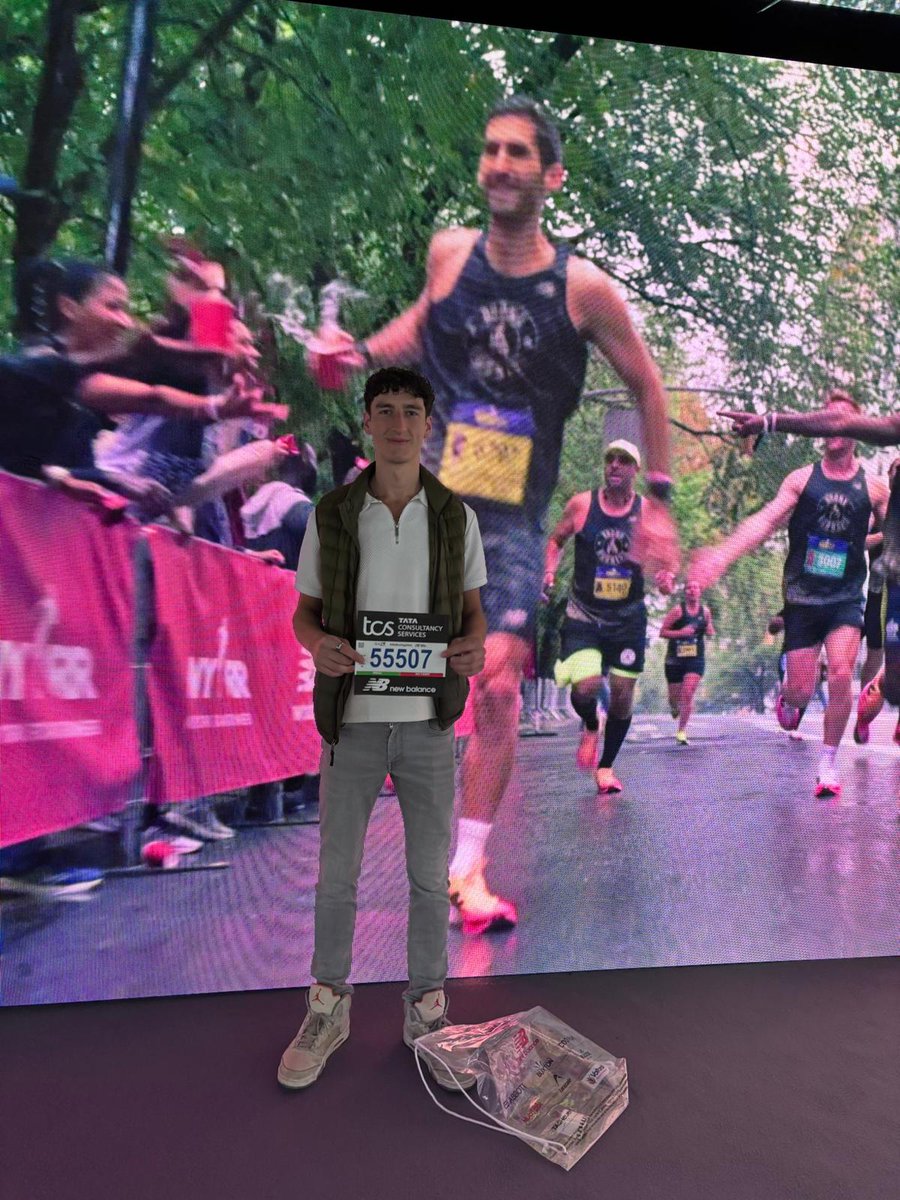 TheLaughterSpe1's tweet image. Our London Marathon runners have collected their numbers – how exciting! We can’t wait to see you at the finish line.

Not long to go now! 🏃🏻🏃🏻🏃🏻🏃🏻

#SmilesForMiles #LondonMarathon #CharityRunner #RunWithHeart #JoyInMotion #RunningCommunity #Fundraising #TheLaughterSpecialists