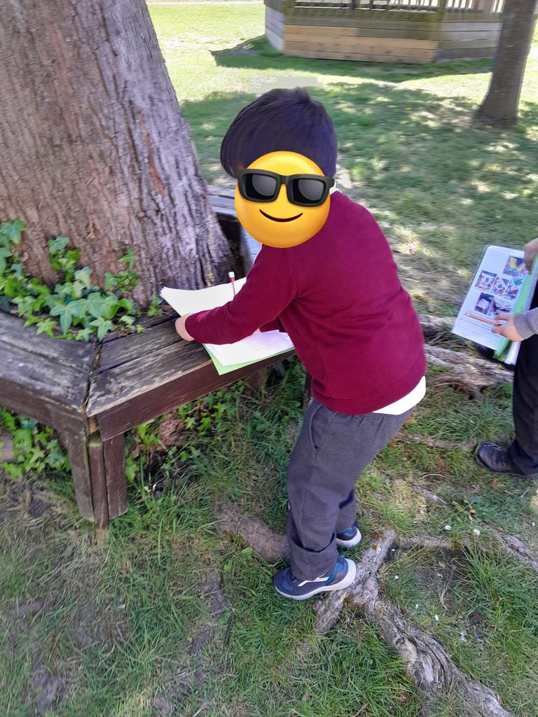 MrsMaceyBH's tweet photo. Looking for signs of Spring on our nature walk 🏵🪺🌞🐣 @busheyheathjm  @MrsGriffithsBH https://t.co/aSjkpxCzxu