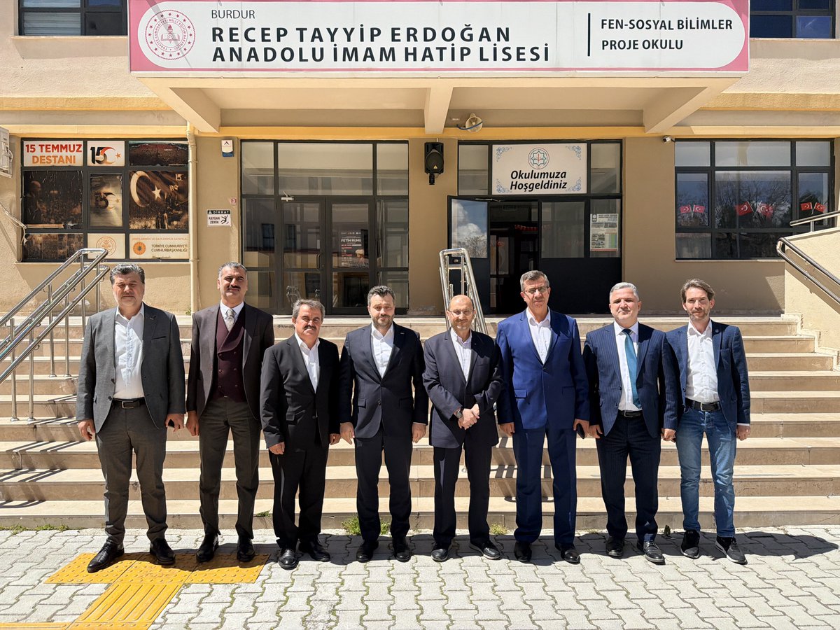 aceylantr's tweet photo. Recep Tayyip Erdoğan Anadolu İmam Hatip Lisesi’ni ziyaret ettik.

Okul Müdürümüz İlhan Tanrıöver ve öğretmenlerimize çalışmalarında muvaffakiyetler diliyoruz.

📍Burdur https://t.co/srVtTBtZx6