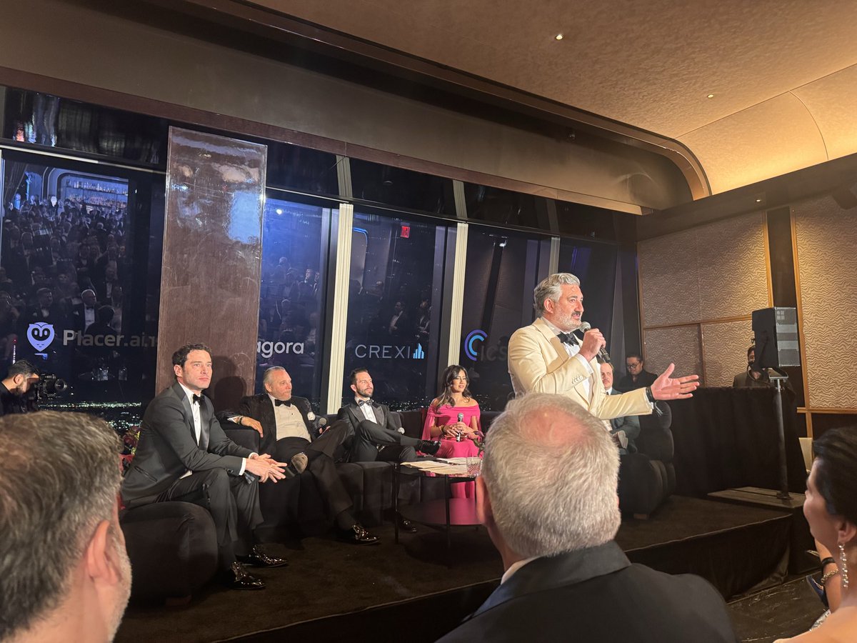 alexismorganhq's tweet image. Words really can’t describe the incredible feeling of being in the room at the 4th Annual Real Estate Gala last night, but here’s my best shot anyway:

Incredibly Fun. Classy. Extremely Inspirational. Genuine. Productive. Niche. And Elite.

Thank you @realEstateTrent and