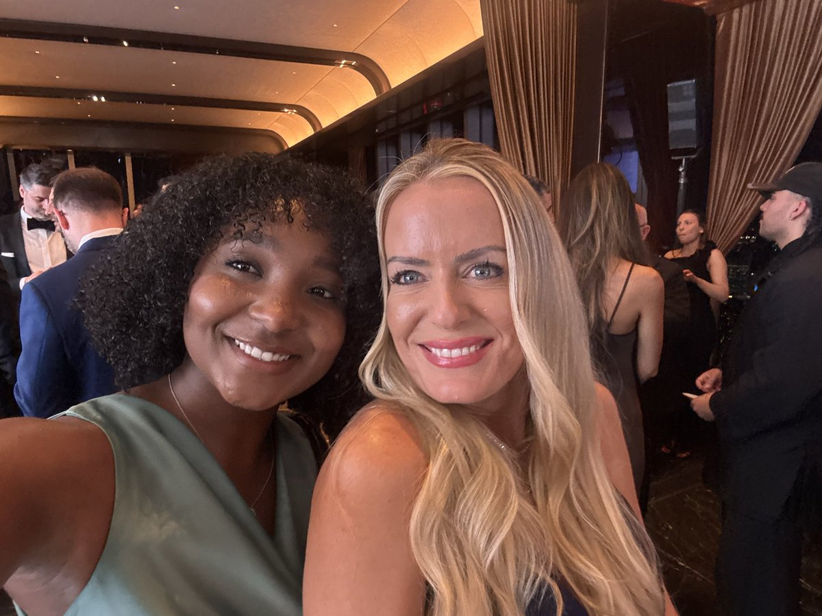 alexismorganhq's tweet image. Words really can’t describe the incredible feeling of being in the room at the 4th Annual Real Estate Gala last night, but here’s my best shot anyway:

Incredibly Fun. Classy. Extremely Inspirational. Genuine. Productive. Niche. And Elite.

Thank you @realEstateTrent and