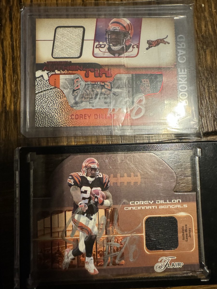 Masterfroda's tweet photo. @GLENNderson1 @CardPurchaser That's my Corey Dillon cards. The cards are almost secondary to the story. I won these at a Bengals draft party where CD was the guest of honor. I ended up meeting Corey hanging out with him, his lady and a few friends. Unreal, one of the best nights of my life. https://t.co/YTMxDrhjjn