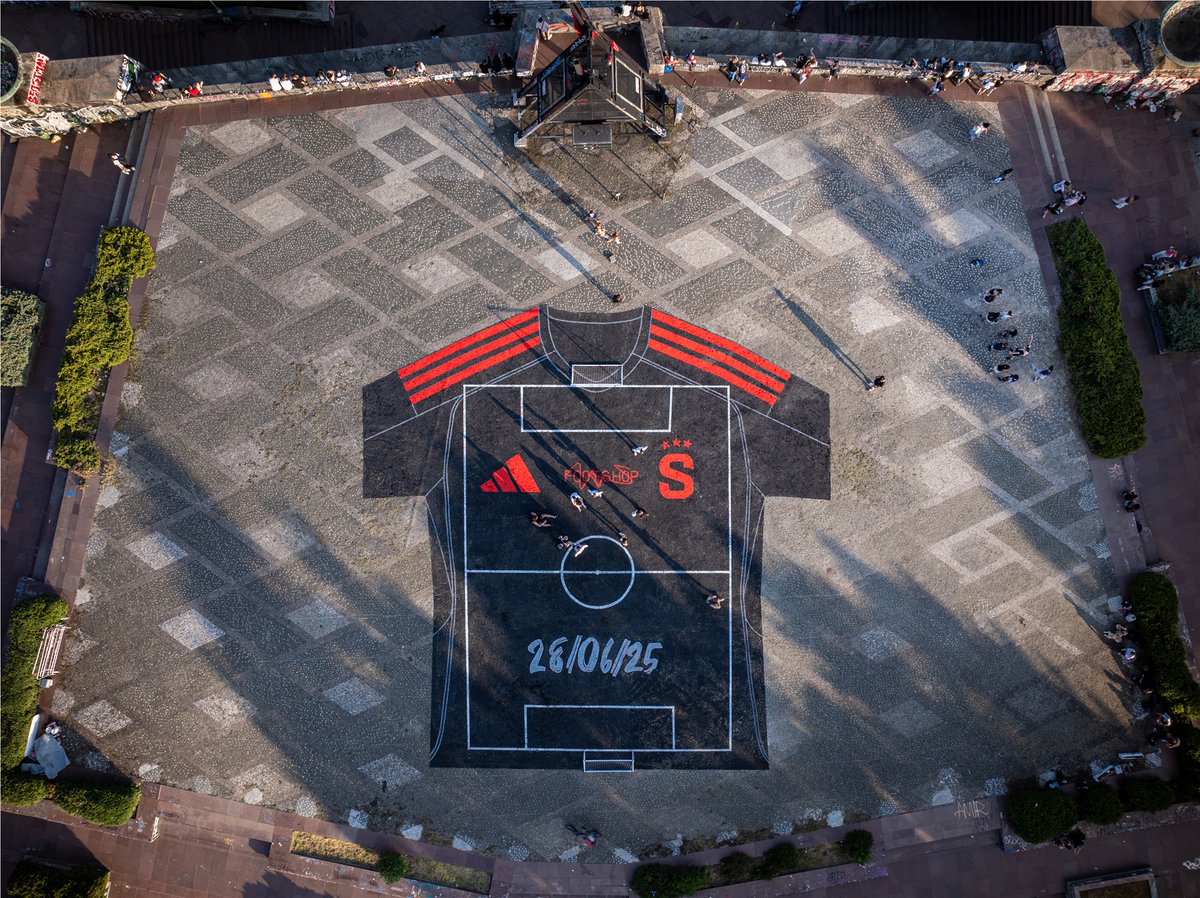 2_Score's tweet photo. Představení sparťanského dresu na shortlistu Art Directors Club (ADC)! 🤩 V silné kampani se spojily hned tři kultovní značky (@footshopcz , @adidas  a @ACSparta_CZ). To přineslo propojení mezi fotbalovou a urban subkulturou 💪 https://t.co/1mPoX9VHAM