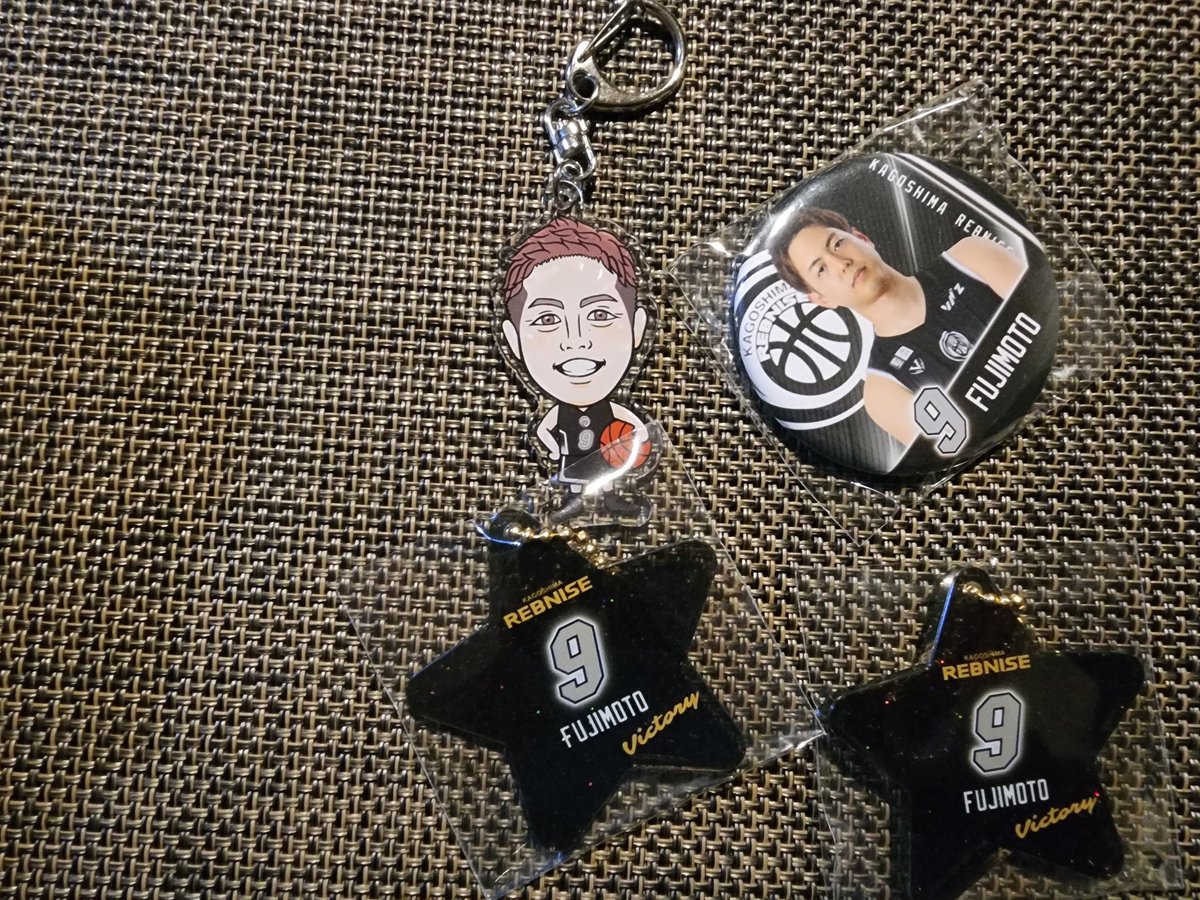 ひなた tweet media