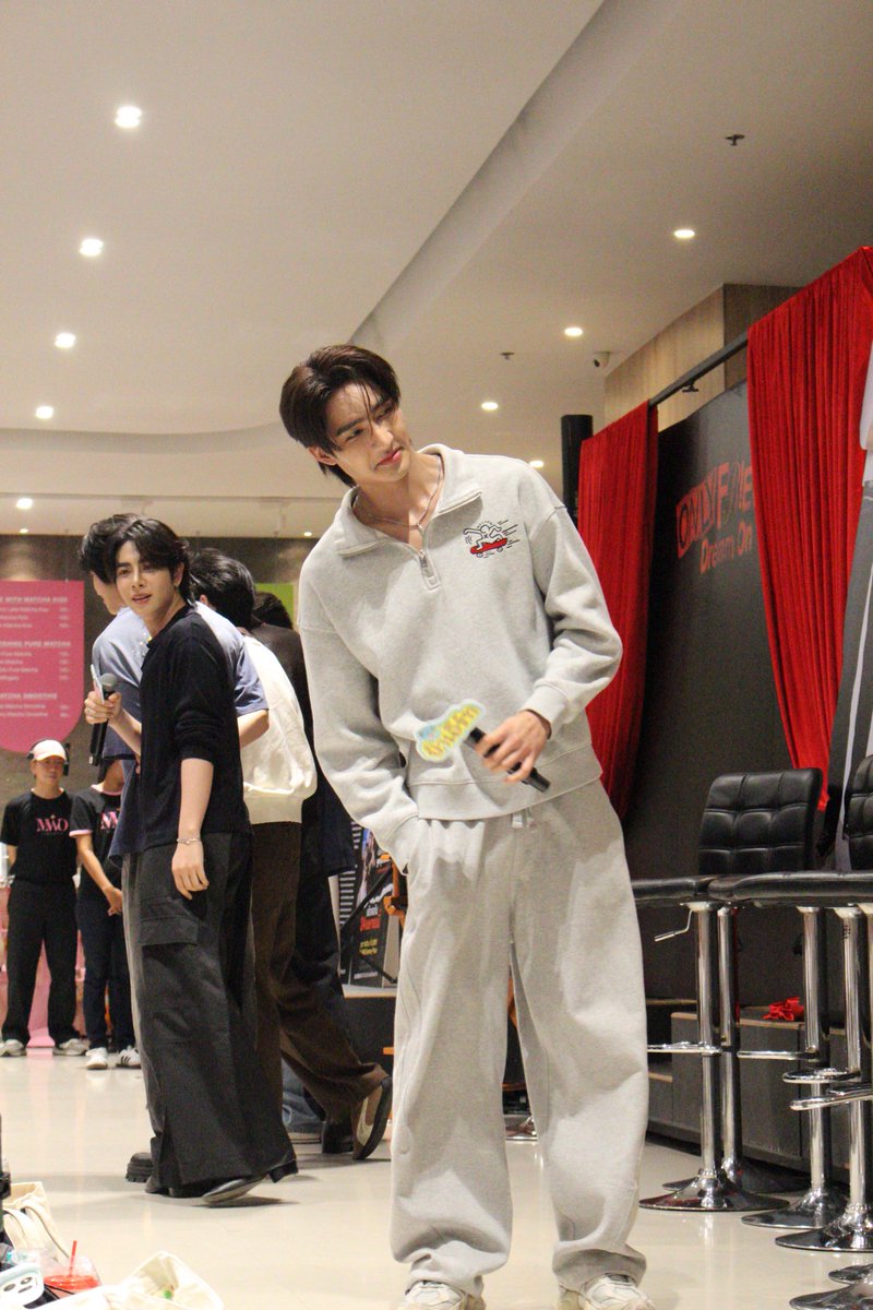 psntwx511's tweet image. พี่เอิร์ท พี่มิกซ์ ตั้งใจดูมากคับ 👀👀#OnlyFriendsDreamOnEP9 #EarthPirapat #mixxiw #EarthMix #เอิร์ทมิกซ์