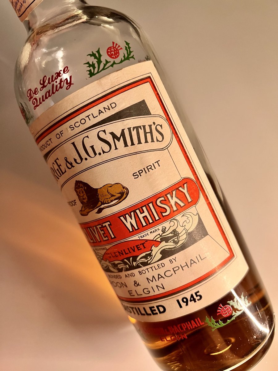 whiskyaura's tweet photo. Glenlivet 1945 — Gordon &amp; MacPhail Securo Cap (Bottled early 1960s)
100° Proof

Textural, complex, and vividly reflective of its era. A fascinating and thought-provoking glimpse into mid-century Glenlivet🥃 https://t.co/rhyboNaPBm