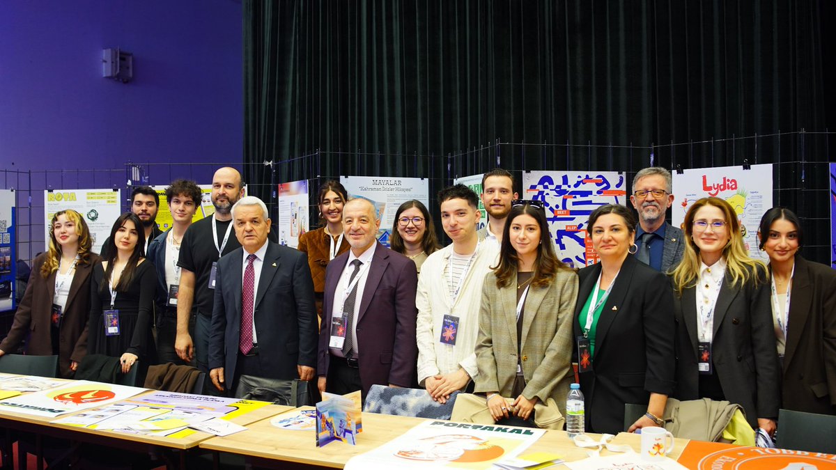 tobbetum's tweet photo. TOBB ETÜ olarak, 24-25 Nisan 2026 tarihlerinde ATO Congresium’da düzenlenen Uluslararası Ankara Marka Buluşmaları Brand Conference etkinliğine katılım sağladık.

“Yapay Zeka Çağında Markaların Geleceği” temasıyla gerçekleştirilen etkinlikte; Rektörümüz Prof. Dr. Yusuf Sarınay ve Rektör Yardımcımız Prof. Dr. Türkay Dereli, TOBB ETÜ tanıtım standımızı, sergi alanımızı ve GarajX’i ziyaret ederek öğrencilerimizle bir araya geldi.

Etkinlik kapsamında akademisyenlerimiz ve alanında uzman isimler, yapay zekânın farklı disiplinlerdeki etkilerine ilişkin bilgi ve deneyimlerini katılımcılarla paylaştı. “Yapay Zeka ve Etik” başlıklı panelde Prof. Dr. Zaliha İnci Karabacak oturum başkanlığı yaparken; Öğr. Gör. Dr. R. Oğuz Sağdıç, Öğr. Gör. Dr. Özge Girgin ve Erkan Erşen konuşmacı olarak yer aldı.

“Yapay Zeka ve Pazarlamanın Geleceği” panelinin moderatörlüğünü Prof. Dr. Berna Tarı Kasnakoğlu üstlenirken; Prof. Dr. Volkan Doğan ve Dr. Öğr. Üyesi Meltem Türe panelde konuşmacı olarak katkı sundu.

Program kapsamında ayrıca Dr. Muhammed Yılmaz tarafından “Yapay Zeka ile El Yazısı Tanıma Modeli Eğitimi ve Testi” başlıklı atölye gerçekleştirildi.

TOBB ETÜ olarak; yapay zekâ, girişimcilik, marka yönetimi ve teknoloji odağındaki çalışmaları desteklemeye, öğrencilerimizi ve akademik birikimimizi farklı platformlarda paydaşlarla buluşturmaya devam ediyoruz.

#tobbetülüyüz