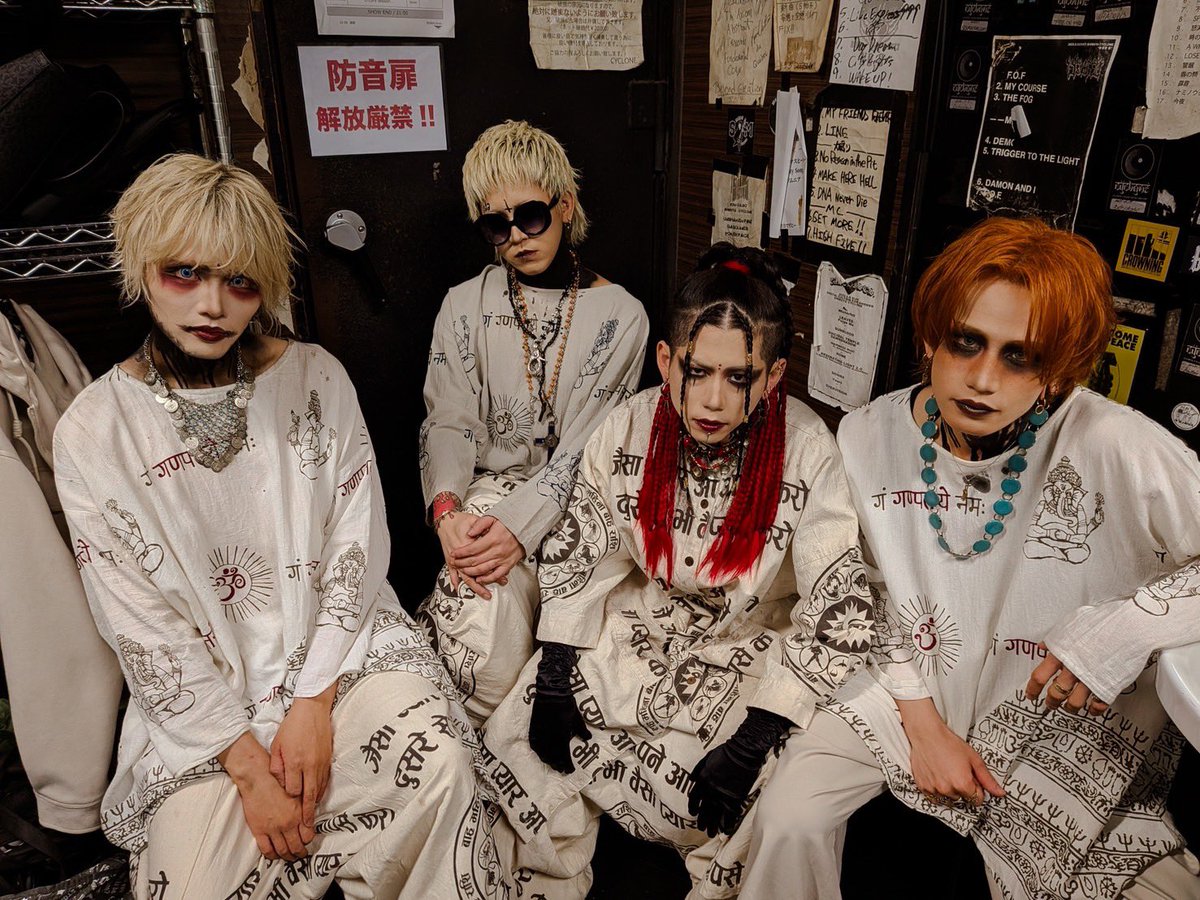 CHAQLA_offi's tweet photo. 2026.4.24 渋谷CYCLONE
XANVALA × CHAQLA. TWO MAN LIVE TOUR「CHANVALA.」
-開眼おめでとうございます-

最高な夜をありがとう！
あと一本しかないのが信じられないぜ
大阪にもこの勢いを持っていこう！
【Bikky】 https://t.co/vaPPXQwmzW