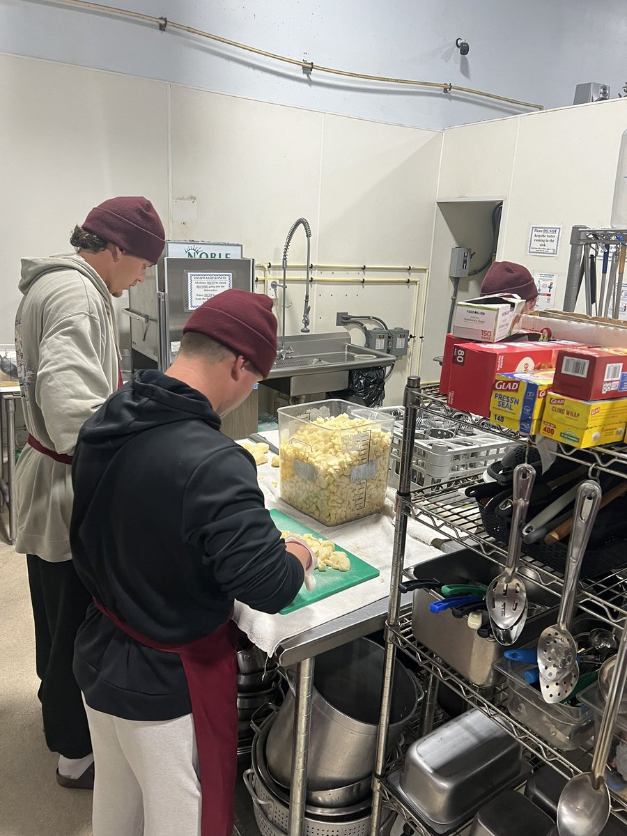 RonSiersJr's tweet image. Team 6 @SalisburyBB served 57 members of our community this morning  at HALO. Thanks, @jimfox_66 for your servant leadership. #Service