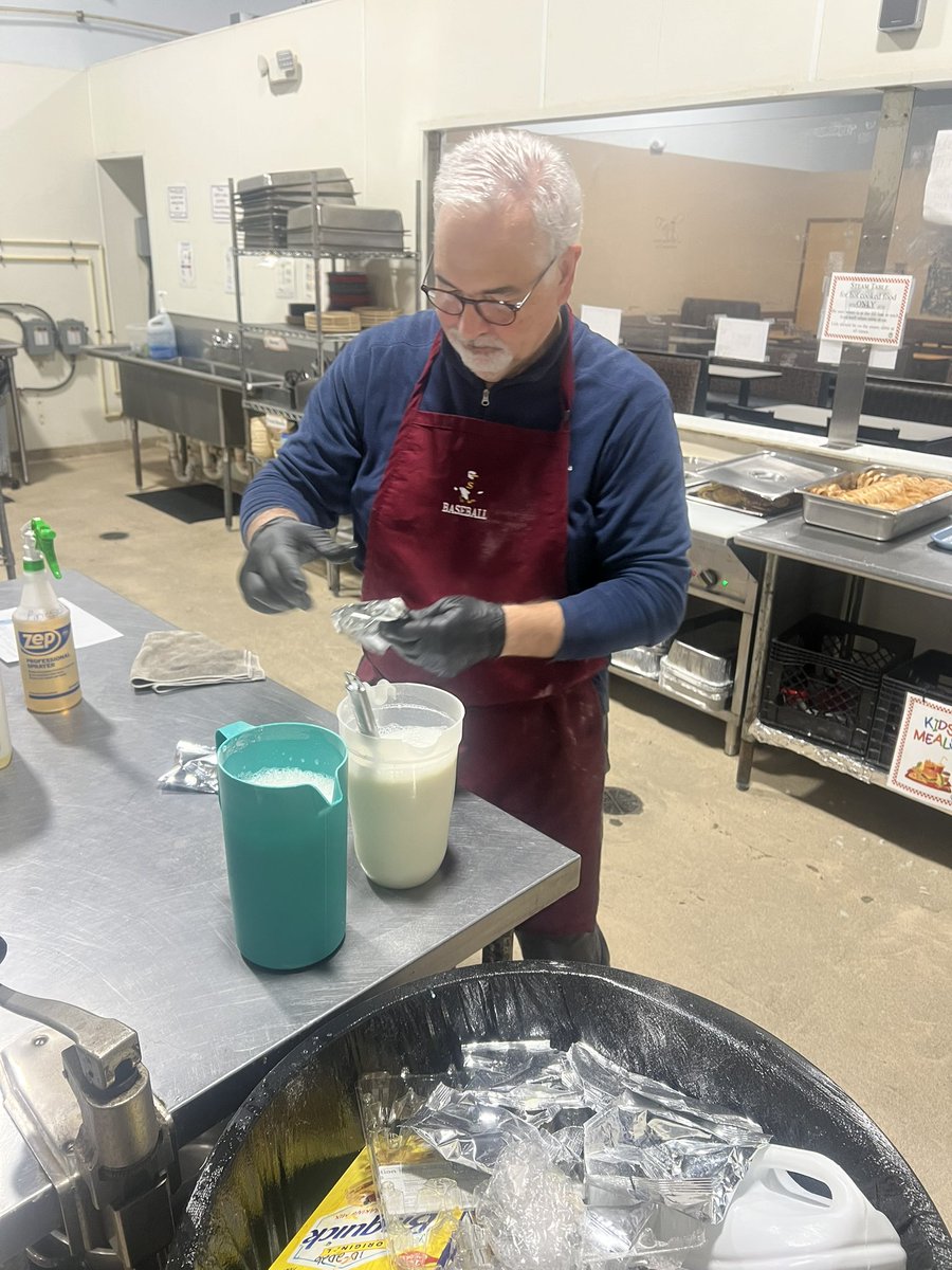 RonSiersJr's tweet image. Team 6 @SalisburyBB served 57 members of our community this morning  at HALO. Thanks, @jimfox_66 for your servant leadership. #Service