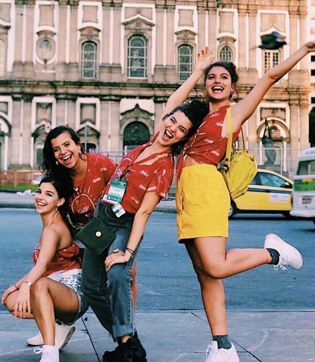 cabelloreche's tweet image. "ela e gabriela já se conheciam de vista"

carnaval de 2019: