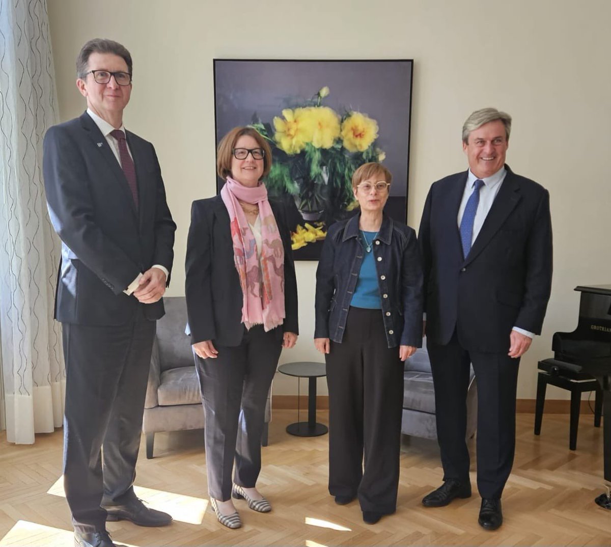 Julia Gross tweet media