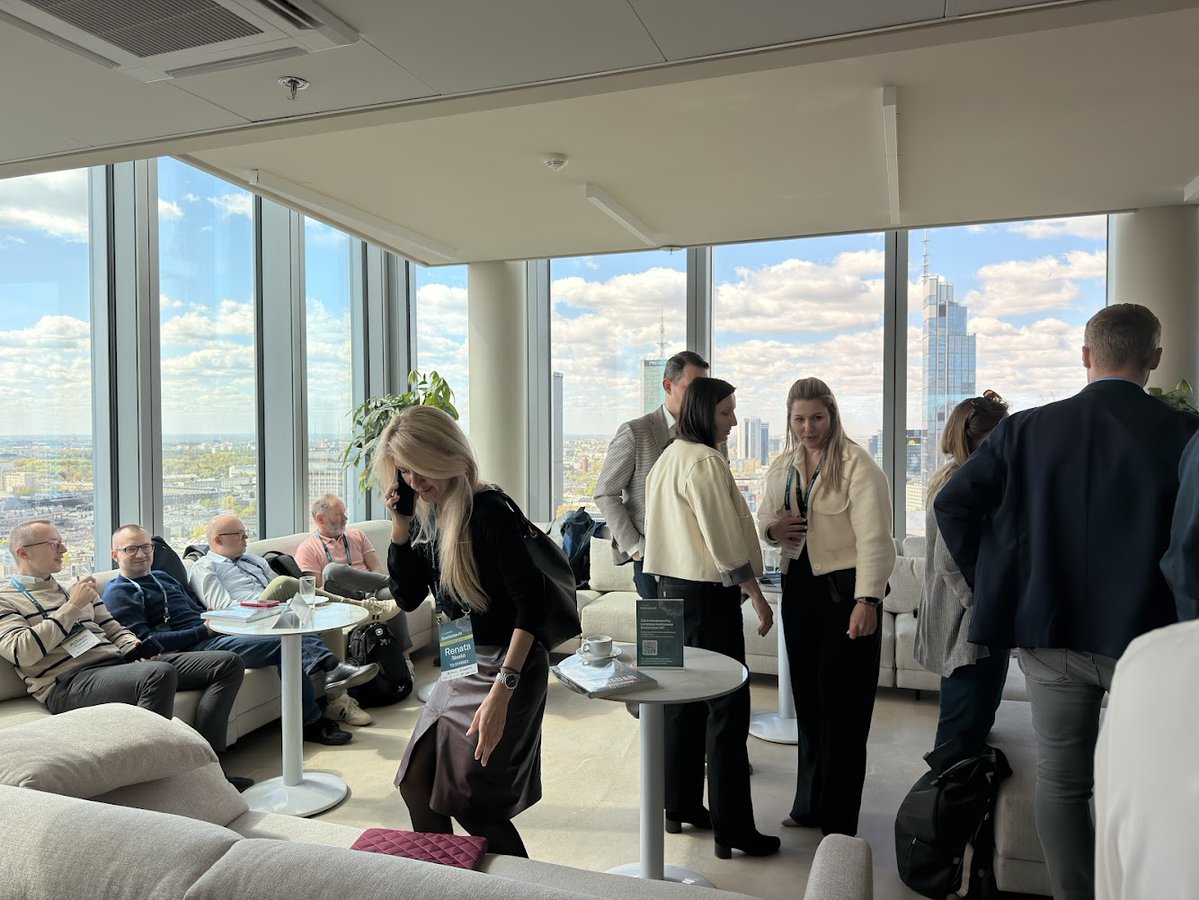 TDSYNNEXPL's tweet image. Co za wydarzenie! 🔥 #DestinationAI w Warszawie to praktyczna wiedza i świetna energia. Wystąpienia pełne wartościowych treści, mocna debata #ITReseller i demo #AI na żywo – bez slajdów, za to z działającymi rozwiązaniami.

#Warszawa #AMD #Cisco #IBM #Factorial #Lenovo #Microsoft