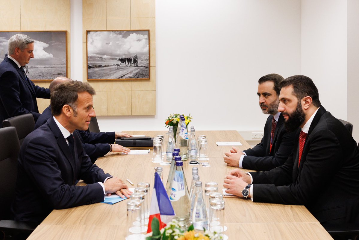 Emmanuel Macron tweet media