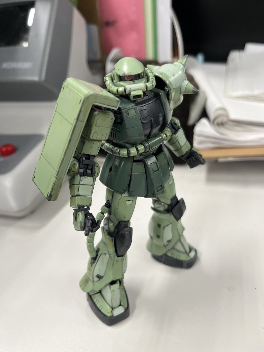 R310chin's tweet photo. 昼休みのガンプラ作成27日目☀️

ウェザリング、ちょっとずつ進めてます🤤

気付けば昼休みがおわってる…💦 https://t.co/LkM7K3Hx0j