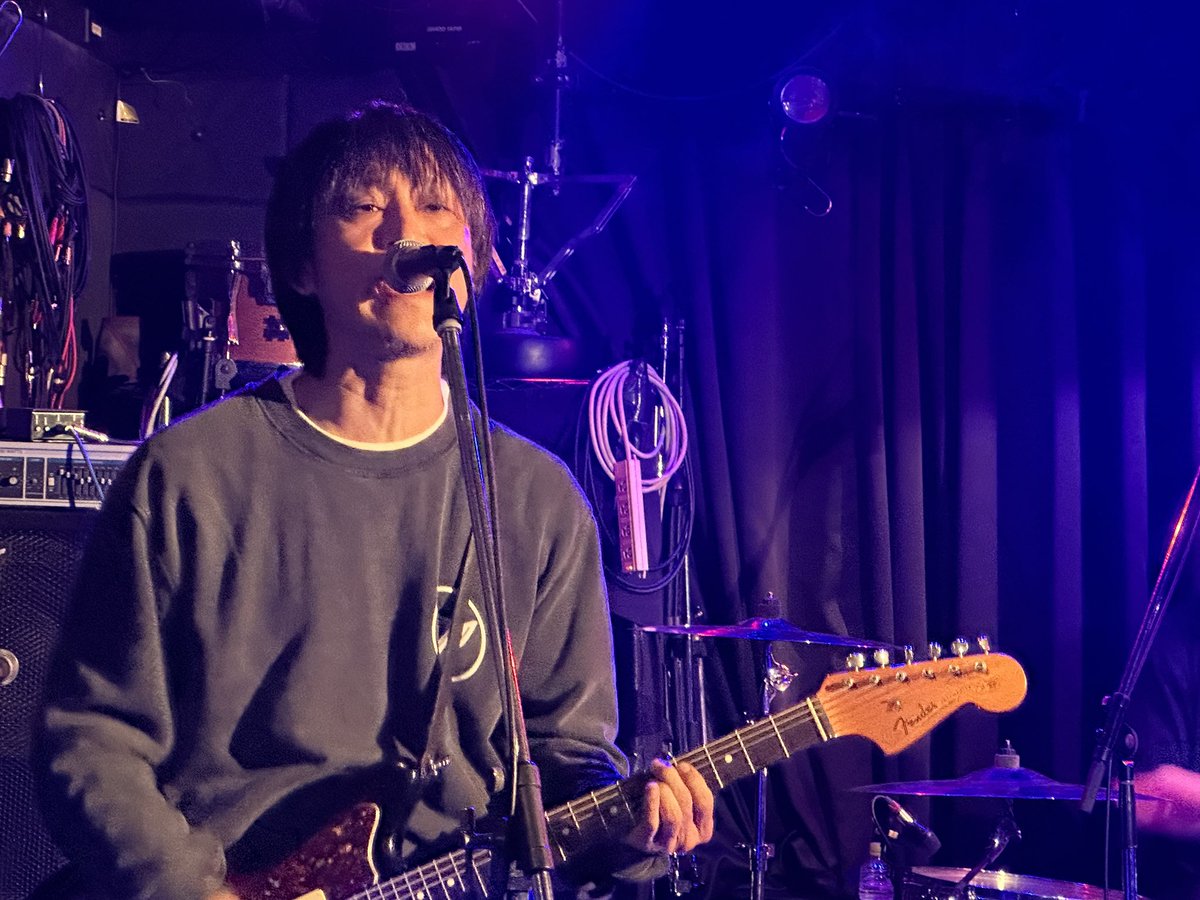 Qbellmondo's tweet photo. 平日、間に合ったー！
安定のかっこよさ！🤩🎸 https://t.co/kfOEI1KyEa