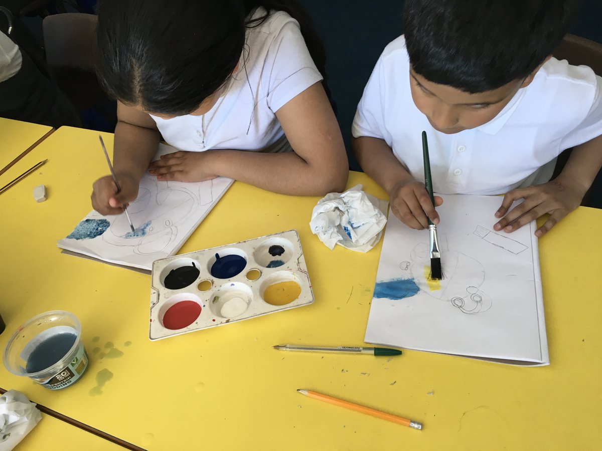 RosaryRC's tweet image. Year 4 have applied their knowledge of colour mixing and painting techniques to create a finished piece. @kapowprimary @BCPP__ @StTeresaofCalcu