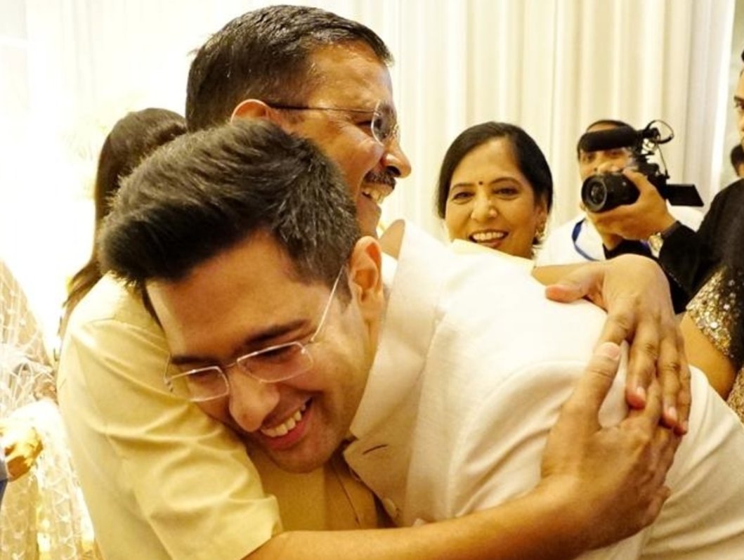 MeDhyani's tweet photo. मै तेरे बाहों के झूले में पली बाबुल...
जा रही हूँ छोड़ के तेरी गली बाबुल....
#RaghavChadha https://t.co/pH1Vdan9VK