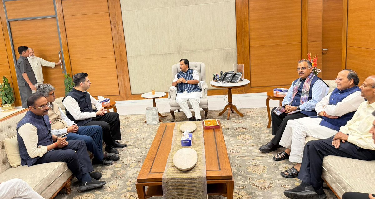 पंजाब के लिए आज का दिन ऐतिहासिक है। अरविंद केजरीवाल की झूठ, फरेब और धोखेबाज़ी की राजनीति पर एक बार फिर बड़ा सवाल खड़ा हुआ है। जिन लोगों ने कभी आप के नाम पर बदलाव का सपना दिखाया था, आज वही लोग उसकी हकीकत समझकर उससे दूरी बना रहे हैं।

आप के डूबते जहाज़ को समय रहते छोड़कर भारतीय