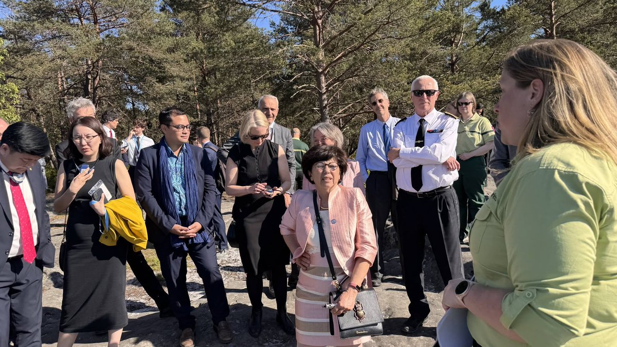Prefet77's tweet image. #VisiteOfficielle  l🌍 Retour sur la venue des ministres du #G7 #Environnement à #Fontainebleau ce 23 avril. Accueil en forêt, focus biodiversité puis visite du château de #fontainebleau. 

Les échanges se poursuivent à Paris. 

#TransitionÉcologique #UNESCO