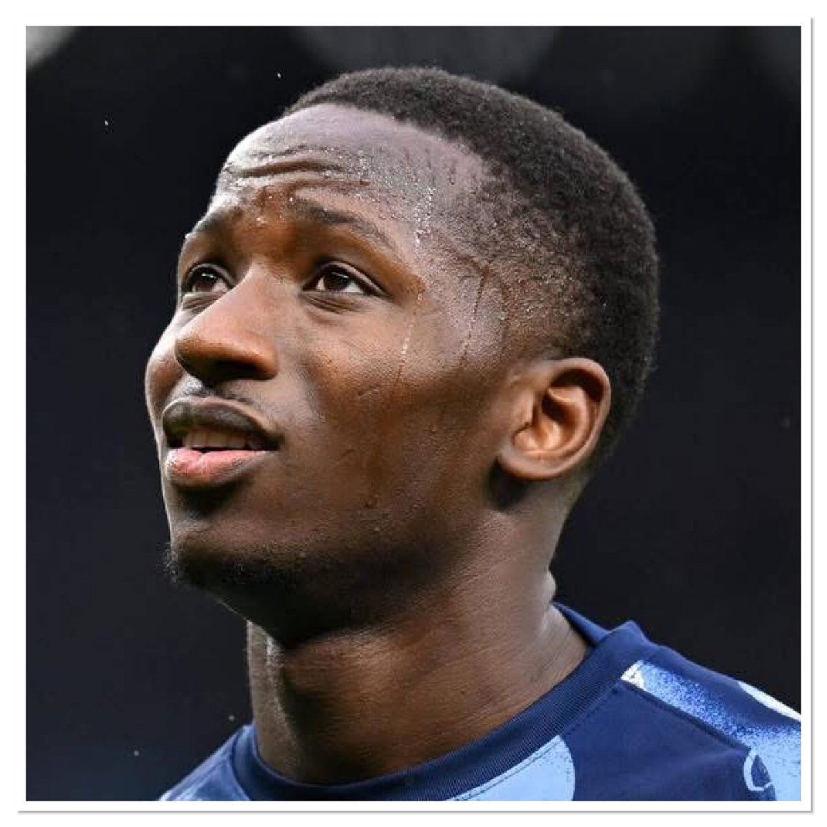 LastWordOnSpurs's tweet image. 🚨Roberto De Zerbi has confirmed that midfielder Pape Sarr is OUT with a shoulder injury he picked up while on international duty with Senegal.

❌“Sarr felt pain in his shoulder. This week, he didn't work with the group. He's not available.”

#THFC | #COYS | #TOTTENHAM | #SPURS