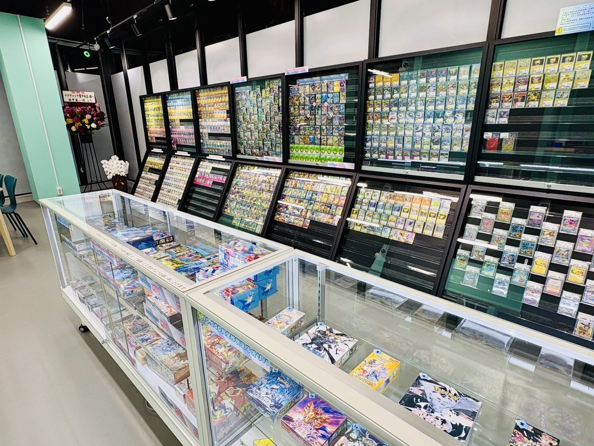 natadecoco_shop's tweet photo. 千葉中央店完成しました🥳🎉✨

今回は福袋の販売はありません🙅🏻‍♀️
シングルカードの状態確認は、お1人様5枚までとさせていただきます❣️
並び直しはOKです🙆🏻‍♀️♡

混雑状況によって入場制限を行う可能性がございますので予めご了承下さい🙇🏻‍♀️
買取受付は15時からです🌟

お店は千葉中央駅東口から徒歩1分☝️
皆様のご来店お待ちしております️🩵