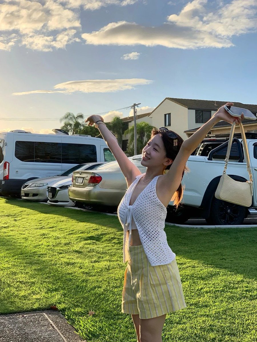 angelgarcia's tweet photo. 不必追求所有人都理解自己有人喜欢明媚张扬有人偏爱安静内敛而我只做最舒服的自己在自己的节奏里慢慢发光 https://t.co/tXiej974RR