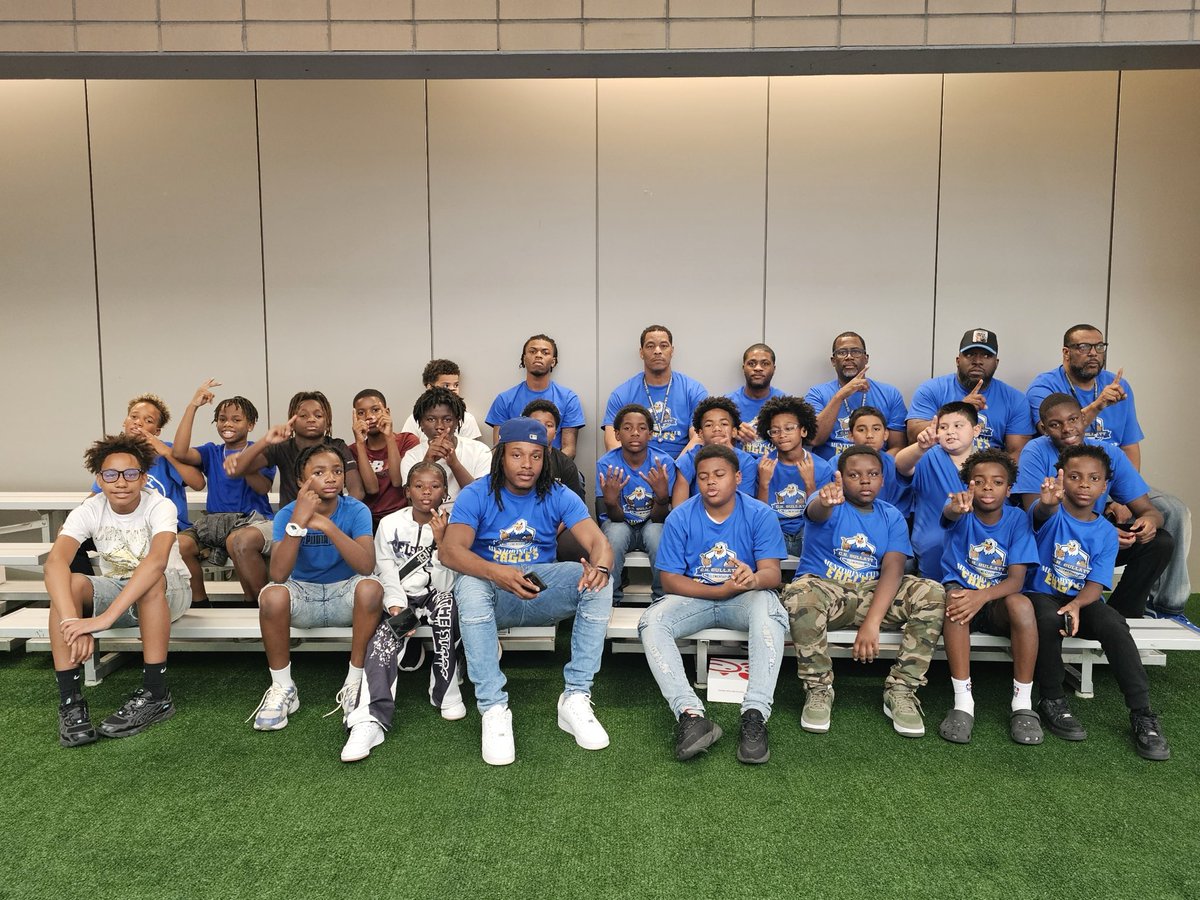 GullattES1's tweet image. We took these young men to the College Football Hall of Fame. We wanted them to see what’s possible. The goal is simple: expose them early, guide them consistently, and watch them grow into the young men they’re meant to be—on and off the field. The future is bright. 💪🏾🏈#Mentors