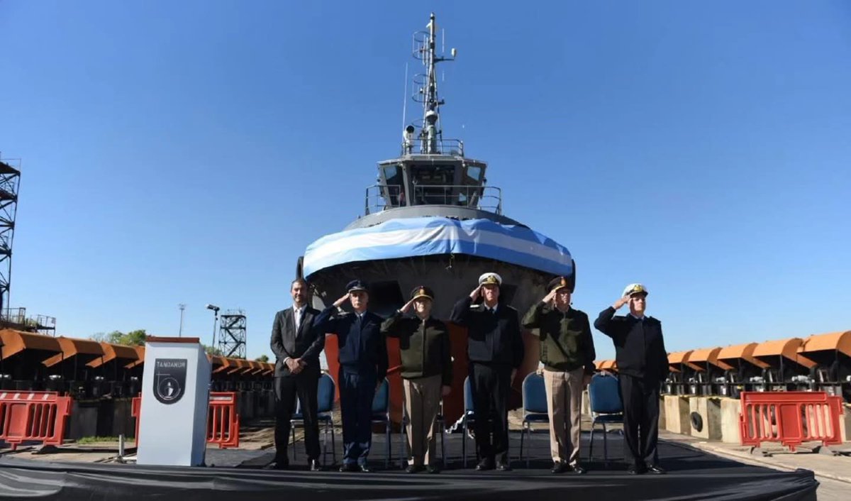 SA_Defensa's tweet image. 📍Buenos Aires, #Argentina (🇦🇷)

Tandanor Shipyard has launched the first TND 26-40 class tugboat for the @Armada_Arg.

The vessel, christened ARA Pampero, was laid down back in 2021 with the intent to procure a total of 7x units in the class.

📸: @Armada_Arg