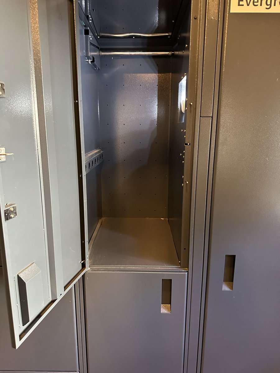 Splores's tweet photo. @UPS this is the 2nd time in a week that one of your drivers has stolen my package. First, they said it was delivered to the locker hub on property. It NEVER WAS! The sender sent a replacement. I went to the locker to retrieve this morning… LOCKER WAS EMPTY! I need answers! https://t.co/4QSnMpEfaf