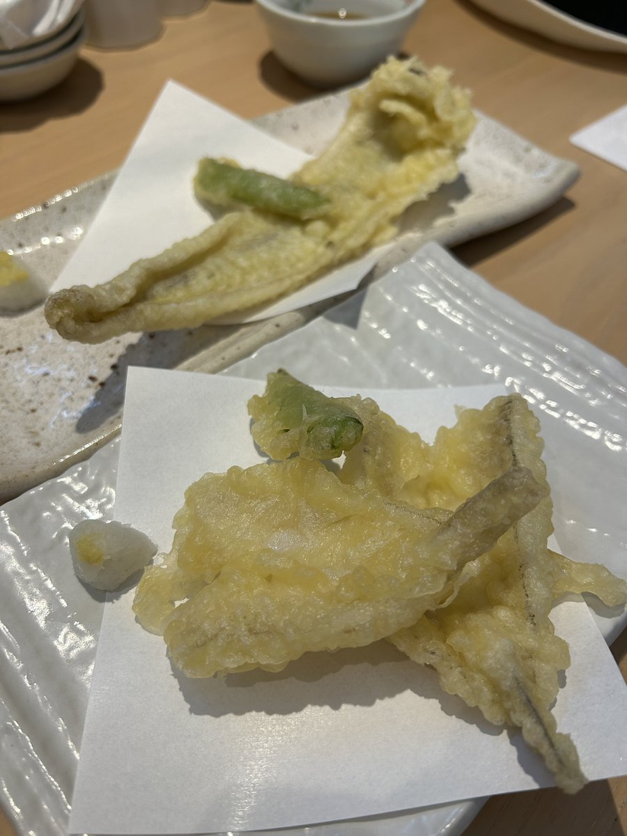 なな tweet media